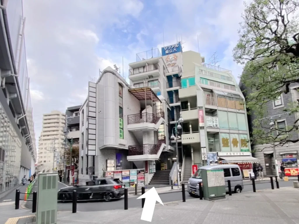 都立大学駅を出てパーソナルマシンピラティスLAVIA都立大学店への行き方②